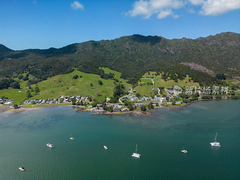 Whangarei Heads在新西兰的空中海岸线景观